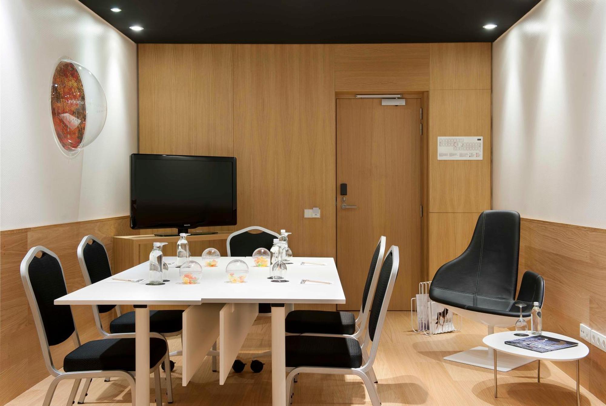 Hotel Barcelo Sants 4*